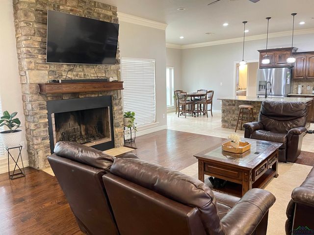 228 E Cassity, Carthage, TX 75633