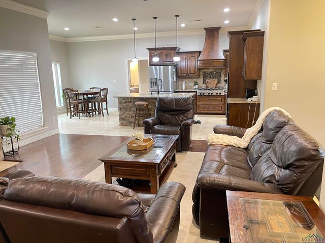 228 E Cassity, Carthage, TX 75633