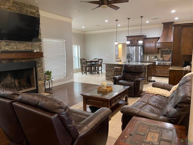 228 E Cassity, Carthage, TX 75633