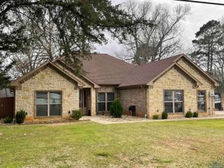 228 E Cassity, Carthage, TX 75633