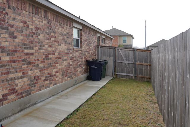 231 Milliner LOOP, Hutto, TX 78634