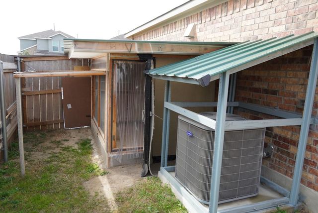 231 Milliner LOOP, Hutto, TX 78634