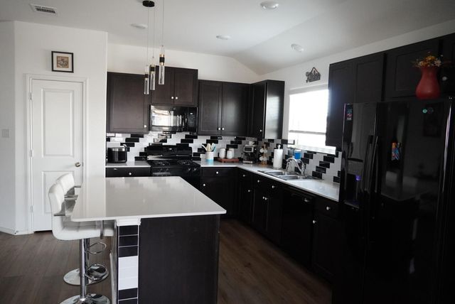 231 Milliner LOOP, Hutto, TX 78634