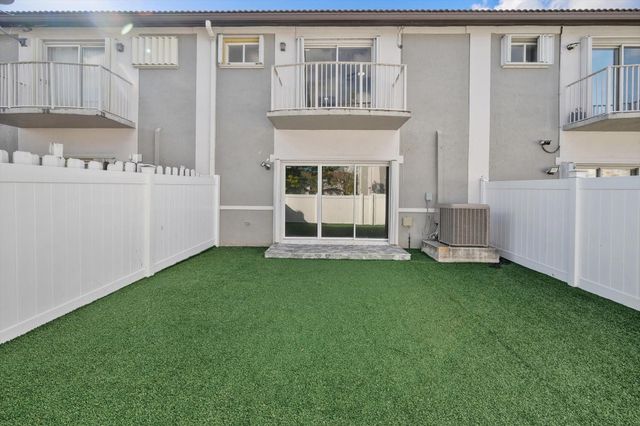 2851 SW 127th Way, Miramar, FL 33027