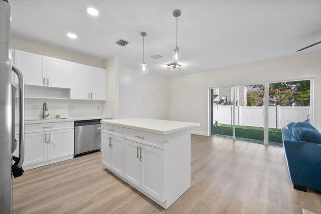 2851 SW 127th Way, Miramar, FL 33027