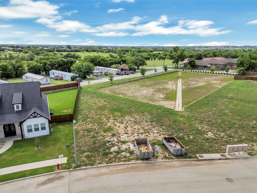 516 Highview Court, Godley, TX 76044