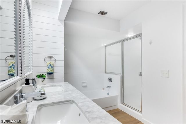 513 Club Side DR 1-513, Naples, FL 34110