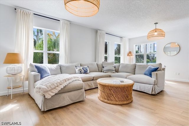 513 Club Side DR 1-513, Naples, FL 34110