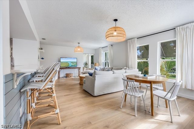 513 Club Side DR 1-513, Naples, FL 34110