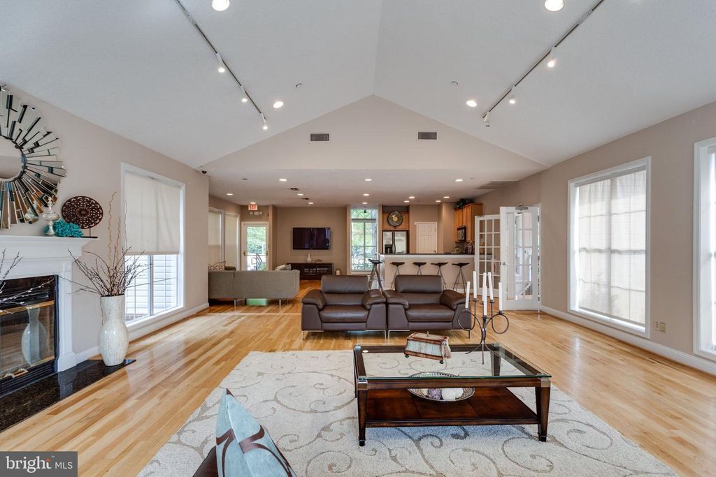 Image 13 of property listing at 1538 LINCOLN WAY #202A, Mclean, VA 22102
