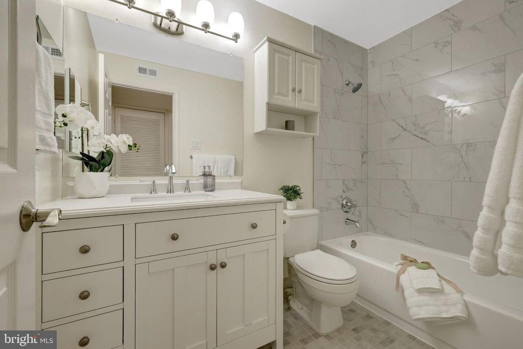 Image 3 of property listing at 1538 LINCOLN WAY #202A, Mclean, VA 22102