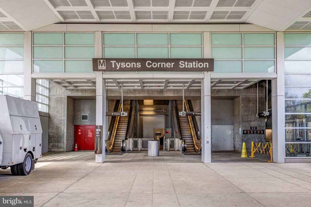 Image 28 of property listing at 1538 LINCOLN WAY #202A, Mclean, VA 22102