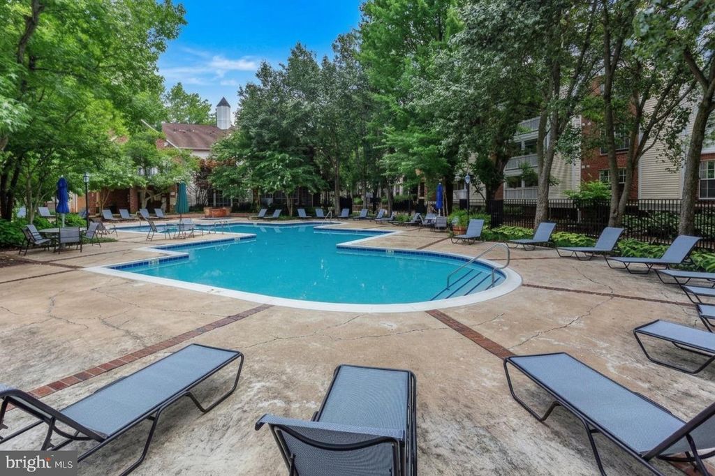 Image 10 of property listing at 1538 LINCOLN WAY #202A, Mclean, VA 22102