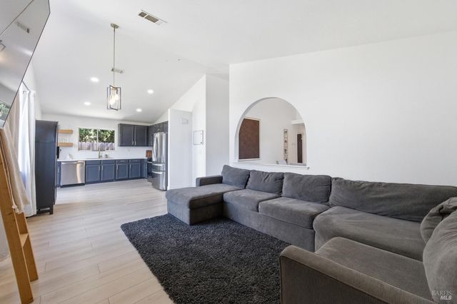 350 Jacaranda Dr, Suisun City, CA 94585