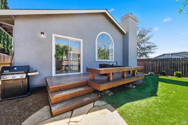 350 Jacaranda Dr, Suisun City, CA 94585