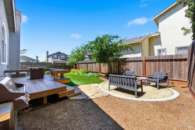 350 Jacaranda Dr, Suisun City, CA 94585