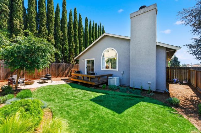 350 Jacaranda Dr, Suisun City, CA 94585