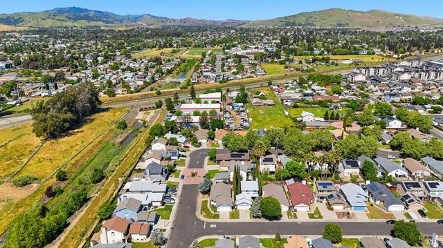 350 Jacaranda Dr, Suisun City, CA 94585