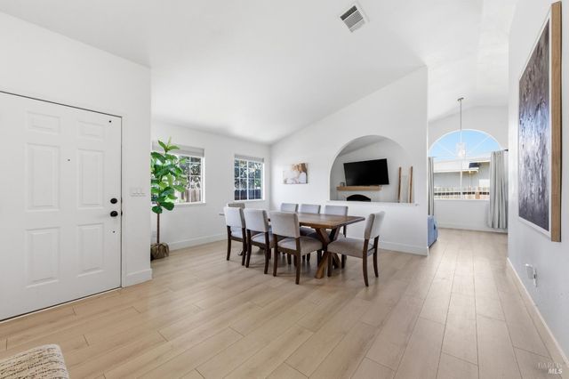 350 Jacaranda Dr, Suisun City, CA 94585