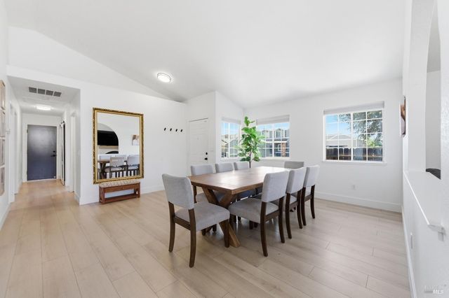 350 Jacaranda Dr, Suisun City, CA 94585