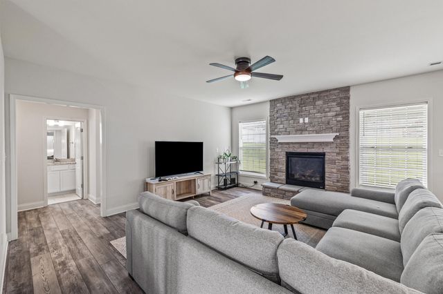 216 Blackthorn Drive, Nicholasville, KY 40356