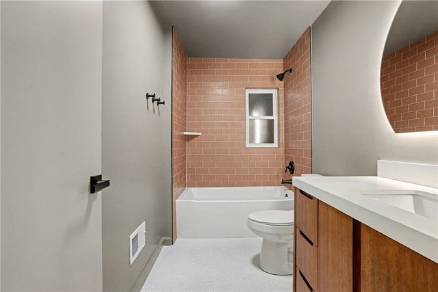 4562 Carroll, Bloomfield, PA 15224