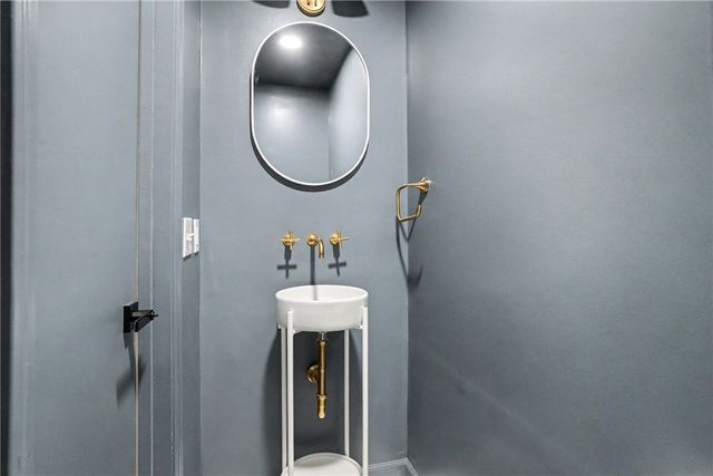 4562 Carroll, Bloomfield, PA 15224