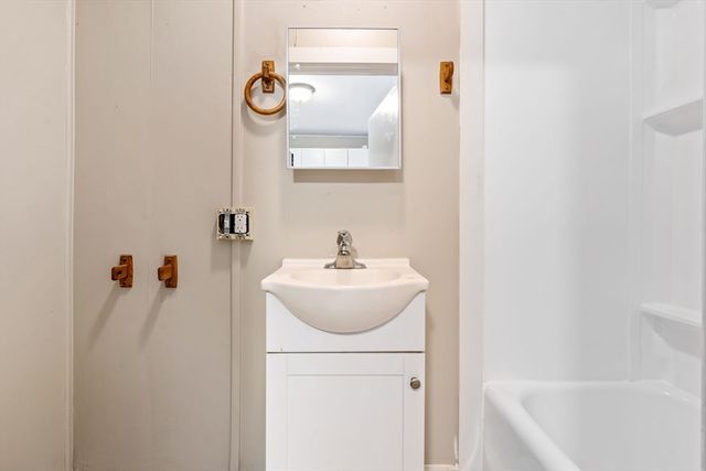 14-24 C St 14, Northbridge, MA 01588