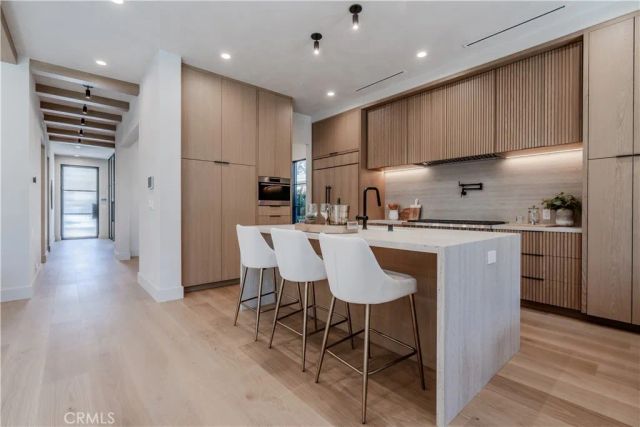 4118 N Wilkinson Avenue, Studio City, CA 91604