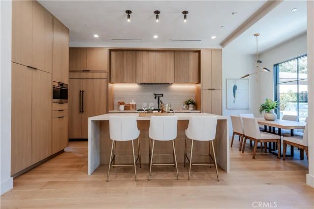 4118 N Wilkinson Avenue, Studio City, CA 91604