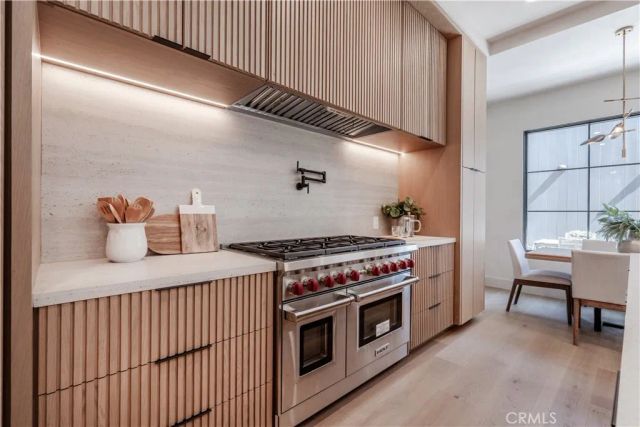 4118 N Wilkinson Avenue, Studio City, CA 91604