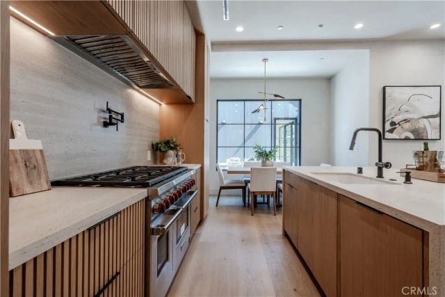 4118 N Wilkinson Avenue, Studio City, CA 91604