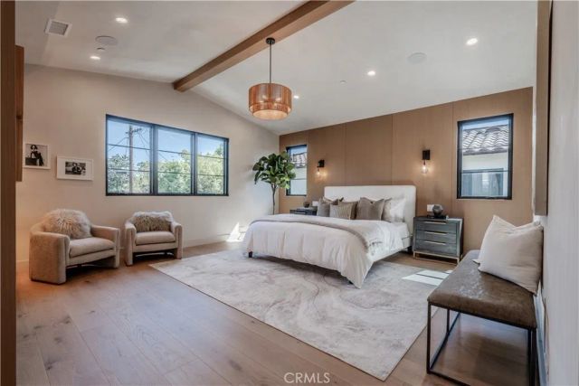 4118 N Wilkinson Avenue, Studio City, CA 91604