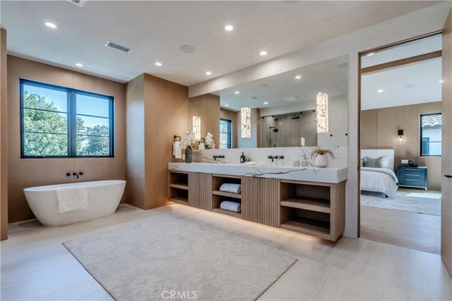 4118 N Wilkinson Avenue, Studio City, CA 91604