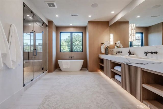 4118 N Wilkinson Avenue, Studio City, CA 91604