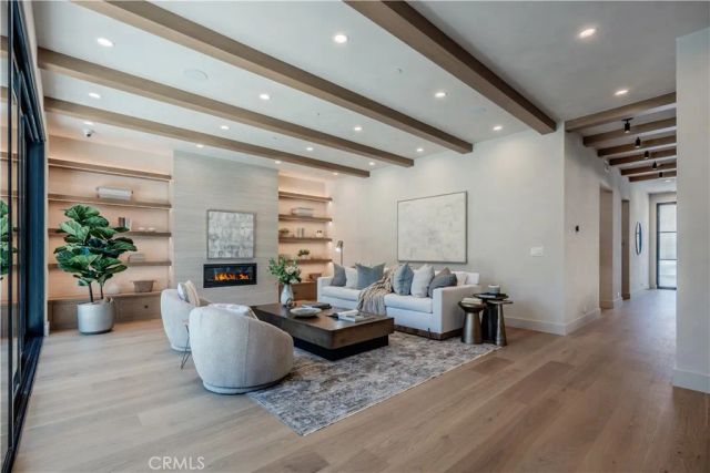 4118 N Wilkinson Avenue, Studio City, CA 91604