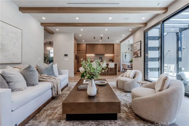 4118 N Wilkinson Avenue, Studio City, CA 91604