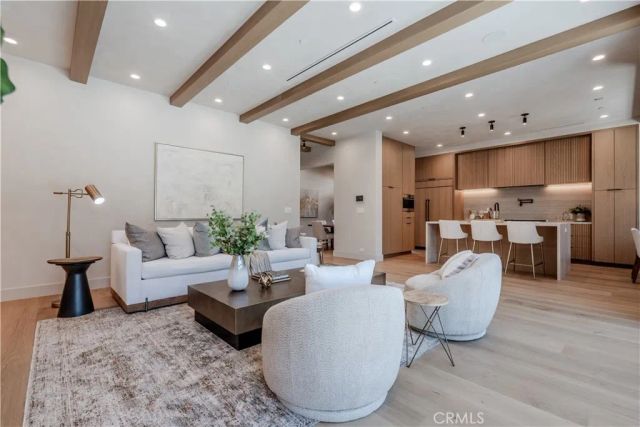 4118 N Wilkinson Avenue, Studio City, CA 91604