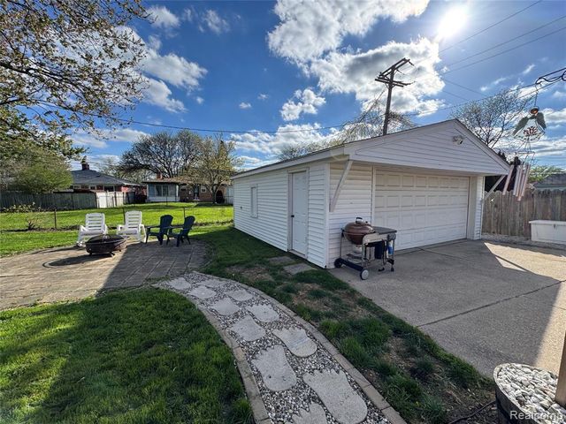 19156 Ash Avenue, Eastpointe, MI 48021