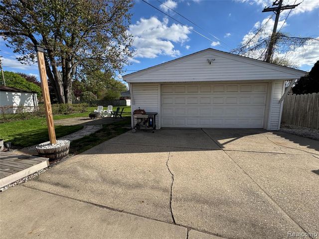 19156 Ash Avenue, Eastpointe, MI 48021