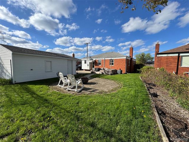 19156 Ash Avenue, Eastpointe, MI 48021