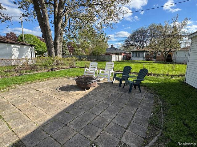 19156 Ash Avenue, Eastpointe, MI 48021