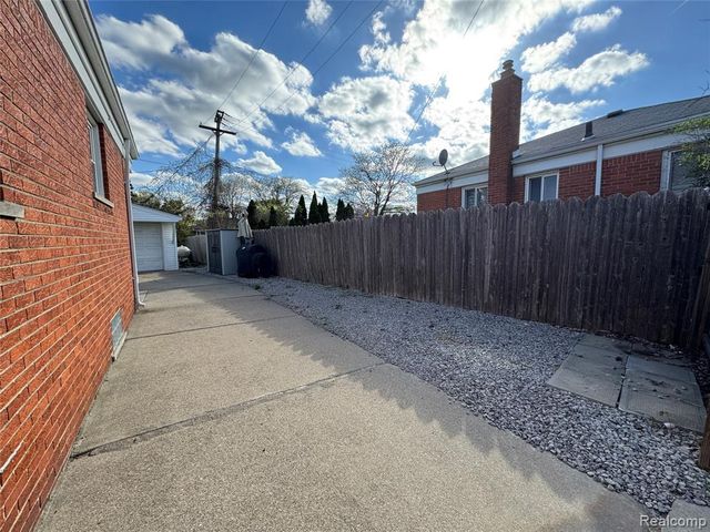 19156 Ash Avenue, Eastpointe, MI 48021