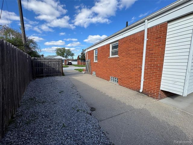 19156 Ash Avenue, Eastpointe, MI 48021