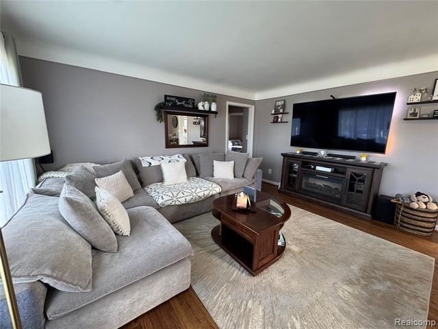 19156 Ash Avenue, Eastpointe, MI 48021