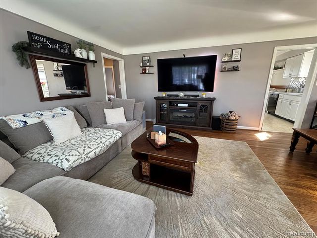 19156 Ash Avenue, Eastpointe, MI 48021