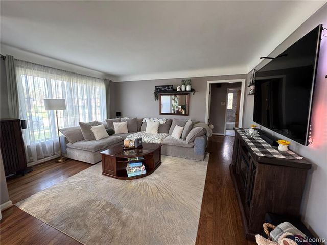 19156 Ash Avenue, Eastpointe, MI 48021