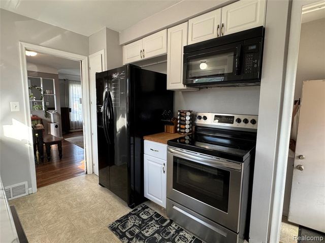 19156 Ash Avenue, Eastpointe, MI 48021