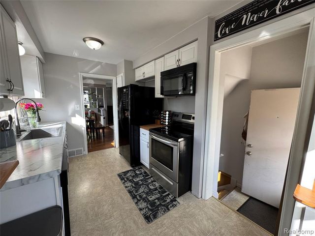 19156 Ash Avenue, Eastpointe, MI 48021