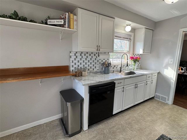 19156 Ash Avenue, Eastpointe, MI 48021